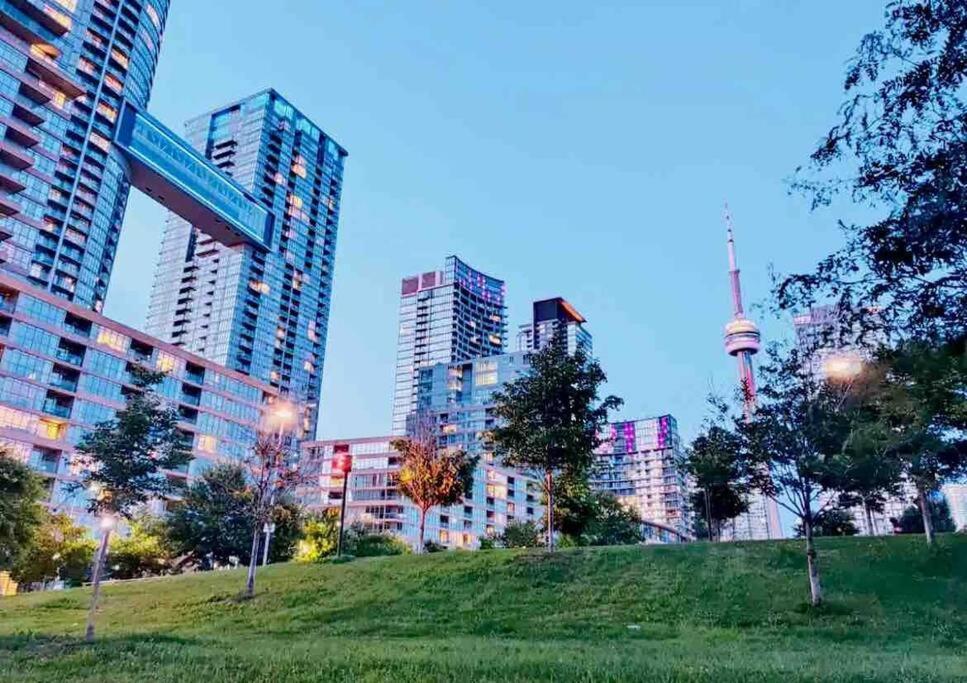 Deluxe Suite Toronto Exterior foto